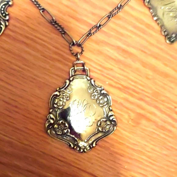 Vintage T. Foree Hunsicker Sterling Silver Luggage Tag Necklace - Picture 4 of 7